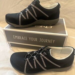 Dansko Harlyn Wide Suede Shoes - Classic Black